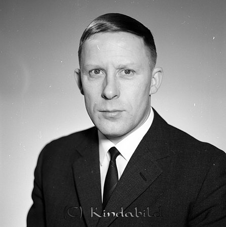 Bertil Samuelsson Grönedegatan 8 Kisa
raja
Man klädd i skjorta slips och kavaj

Nyckelord: Samuelsson Kisa