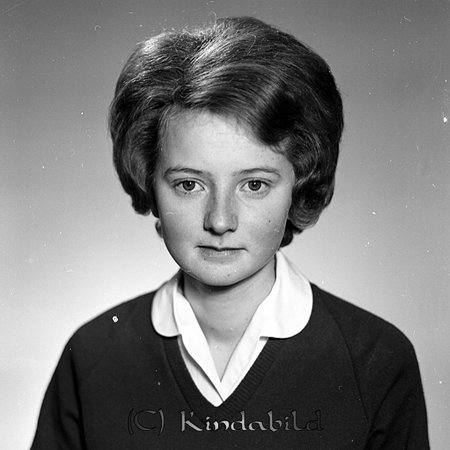 Lisbeth Pettersson Danbomsväg  3 A Kisa
raja
Kvinna klädd i en blus under en tröja

raja
Lisbeth, dotter till Anna-Britta och Tor Petterson.
 Gift med Jan-Olov Ekberg, dotter Josefine.
 Källa: Studiegruppen hembygdsgården 
Nyckelord: Pettersson Kisa