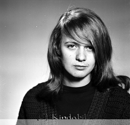 Eva Andersson Bänarp Kisa
raja
Kvinna klädd i en mörk tröja

Nyckelord: Andersson Kisa