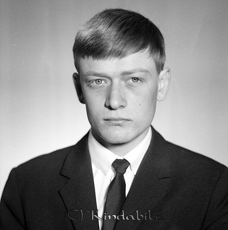 Tomas Ydringer Årteflod Kisa
raja
Man klädd i skjorta slips och kavaj

raja
Tomas Ydringer född 1948, son till Helge och Anna-Lisa Ydringer.
 Syskon: Catarina, Staffan, Birgitta och Margareta.
 Tomas varit utbildad flygare.
 Källa: Studiegruppen hembygdsgården 
Nyckelord: Ydringer Kisa