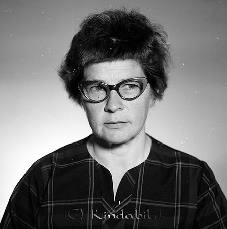 Florens Söderstål Tegelsätra Rimforsa
raja
Kvinna klädd i storrutig klänning

raja
Florence Söderstål född 1918 i Säby. gift 1942 med August Einar Söderstål född 1911 i Säby.
1950 bor de i Tranås och 1970 i Tegelsätra 
Källa: Gerd Pettersson

Nyckelord: Söderstål Rimforsa