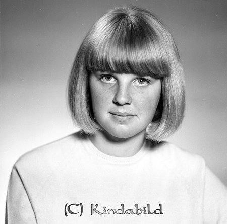 Lena Svensson Bjerkeryd
raja
Kvinna klädd i en ljus jumper

raja
Lena Svensson född 1950 i Kisa, dotter till Harriet och Gunnar Svensson Bjärkeryd, Systern heter Ulla född 1947,
Lena gift med Paul Olins son Per.
Källa: Folkräkning 1950 
Källa: Gerd Pettersson

Nyckelord: Svensson Bjerkeryd