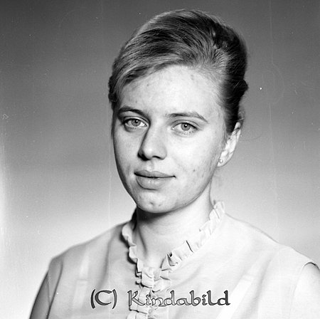 Ingrid Gustavsson Strömsvägen 1 Rimforsa
raja
Kvinna klädd i en ljus klänning

raja
Ingrid Gustavsson var dotter till Alice Larsson från Råstorp Norrgård.
Källa: Studiegruppen hembygdsgården 

raja
Ingrid Gustafsson född 1943, dotter till Gustav Alvar Gustavsson född 1911 i Vårdnäs och Alis född Larsson 1914 i Kisa.
Familjen bodde 1950 i Skälfalla Gärdala.
Källa: folkräkning 1950 
Källa: Gerd Pettersson


Nyckelord: Gustavsson Rimforsa