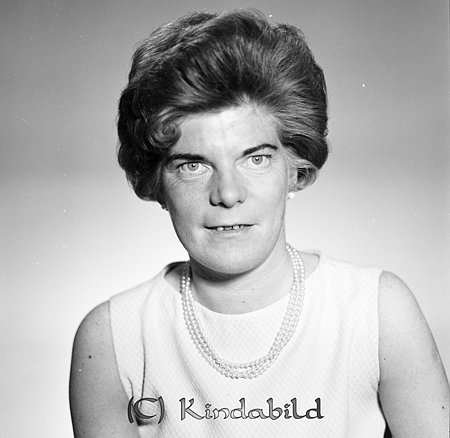 Britt Pettersson Polismyndigheten Linköping
raja
Kvinna klädd i ljus klänning och bär ett halsband

Nyckelord: Pettersson Linköping