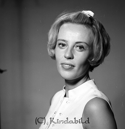 Margareta Fransson Kisa
raja
Kvinna klädd i ljus klänning

Nyckelord: Fransson Kisa