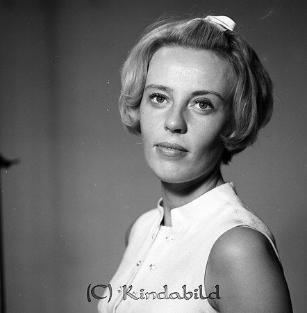 Margareta Fransson Kisa
raja
Kvinna klädd i ljus klänning

Nyckelord: Fransson Kisa