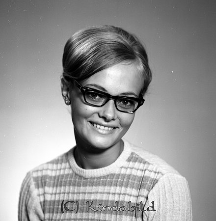 Birgitta Leek Kisa
raja
Kvinna klädd i en randig tröja

raja
Birgitta arbetade som lärarinna och är dotter till Elvy o Åke Leek, har en bror, Stefan. Birgitta är gift med Lennart Hjort o dom har två barn.
Källa: Studiegruppen Hembygdsgården

Nyckelord: Leek Kisa