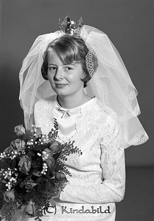 Yngve Andersson Örtomta Tidersrum
raja
Brud     
Bruden är Gull-Britt Frid. Hon var dotter till Karin och Göte Frid, Kisa.
De bodde tidigare i Krogsfall Västra Eneby

Nyckelord: Andersson Tidersrum