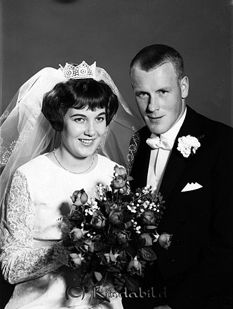 Sven Gustavsson Kisa
gepe
Brudpar
Sven och Maud Gustavsson Kisa
Maud, dotter till Ture och Valborg Pettersson.
Sven, son till Greta och Einar Gustavsson från Mjölsefall
Nyckelord: Gustavsson Kisa