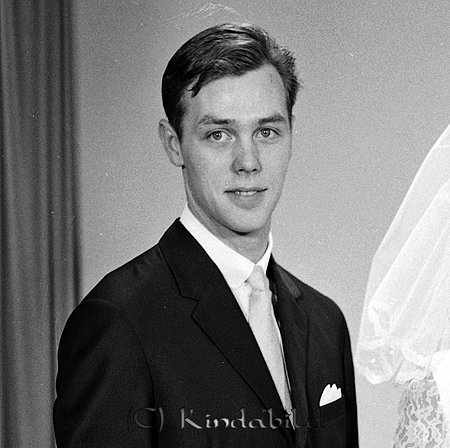 Inge Johansson Fubbetorp Kisa
raja
Bröllopsvittne


raja
Sätter en hundring på att det är Sven-Inge Svensson. Gift med Majken Scott. 
Källa: tomali

Nyckelord: Johansson Kisa