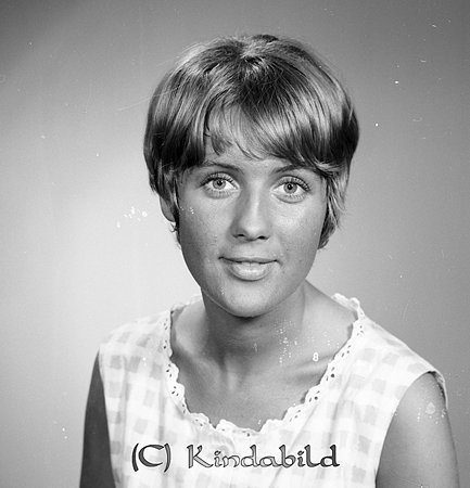 Eva Engström Grönedegatan 57 Kisa
raja
Kvinna klädd i en ljus klänning    

Nyckelord: Engström Kisa