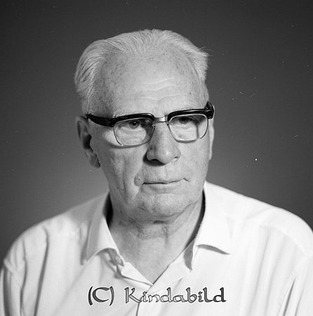 Martin Wredberg Granliden Kisa
raja
Man klädd i vit skjorta  

Nyckelord: Wredberg Kisa
