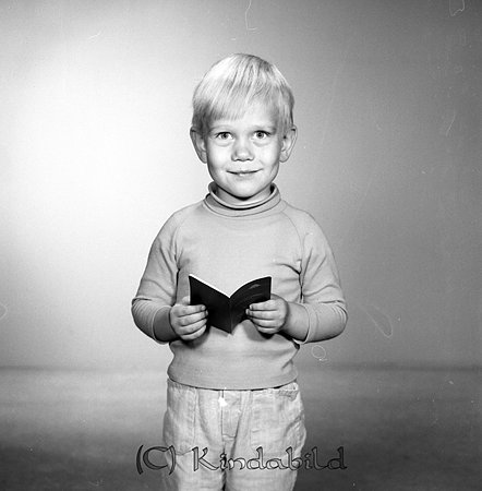 Anders Nilsson Drottninggatan 6 Kisa
raja
Pojke som håller en sparbanksbok i händerna     

Nyckelord: Nilsson Kisa