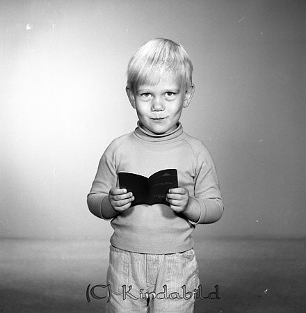 Anders Nilsson Drottninggatan 6 Kisa
raja
Pojke som håller en sparbanksbok i händerna     

Nyckelord: Nilsson Kisa