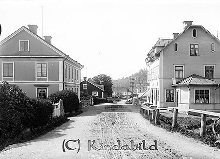 Storgatan Kisa
gepe
Storgatan med Kisa Apotek till v�nster och nedanf�r Columbia. P� h�gra sidan fastigheten Paris.
Nyckelord: Storgatan Kisa