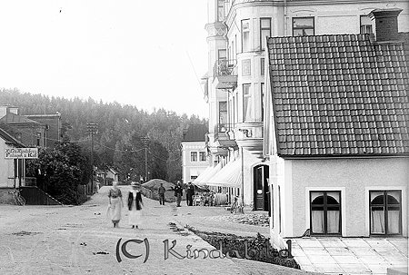 Storgatan Kisa
gepe
Storgatan med Sveahuset och i förgrunden Kisa Bryggeri.
Nyckelord: Storgatan Kisa