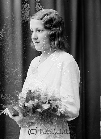 Vera Fagerlund Stjärneboskolan Kisa
raja
Konfirmationsfoto

raja
Vera var fosterflicka hos vaktmästare Andersson i Stjärneboskolan.
Hon var skolkamrat med Olle Jakobsson.
Källa: Studiegruppen hembygdsgården 
Nyckelord: Fagerlund Kisa
