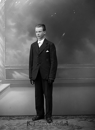 Henry Johansson Fyllingsbo Kisa
raja
Konfirmationsfoto

raja
Henry Johansson född 1918 i Kisa, son till Nils Gustaf Johansson och hans maka Ellen Adina Dalgren.
Syskon: Ellen Lovisa Dorotea född 1919
Ulla-Britt Viola född 1928
Källa: Folkräkning 1860-1947 
Källa: Gerd Pettersson

Nyckelord: Johansson Kisa