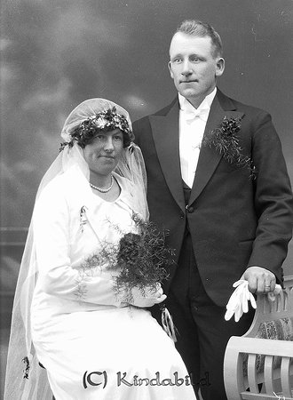 Oskar Frode Kjusebo Ulrika
raja 
Brudpar          

raja
Oskar och Ester 
Källa: Kjell Zandersson

raja
Oskar Frode född 1899 och Ester född 1898 i Malexander.
1970 bodde de i Aneby. 
Källa: Gerd Pettersson 

Nyckelord: Frode Ulrika