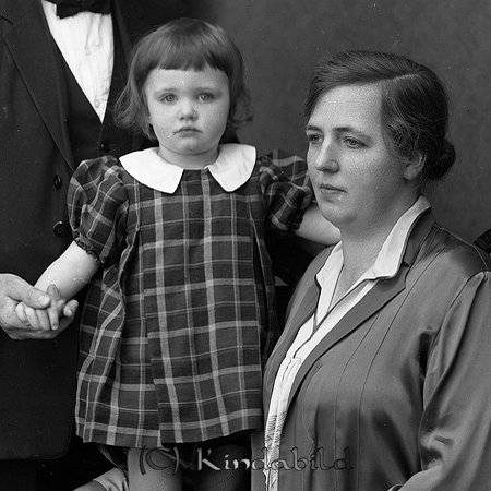 Herr Wernberg Björkfors
raja
Far och mor med sin dotter 

raja
Dottern Inger gifte sig 1956 med Henry Anderhorn född Andersson.
 Källa: Gertrud Andersson 
Nyckelord: Wernberg Björkfors