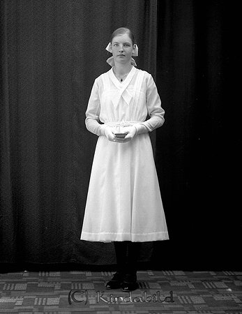 Eva Fröjd Sjövik Hägerstad
raja
Konfirmationsfoto

raja
Eva Fröjd född 1918 i Hägerstad dotter till Edvard Konrad Fröjd och Eva Anna Karolina Gustafsson. Föräldrarna kom från Tidersrum.
Eva gifte sig sedan med Karl Oskar Ljung och bosatte sig i Boda Hägerstad. Dotter Kristina
Källa: Församlingsbok Hägerstad. 
Källa: Gerd Pettersson


Nyckelord: Fröjd Hägerstad