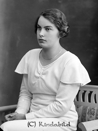 Gun Nilsson Norra Idhult Björkfors
raja
Konfirmationsfoto

raja
Gun Karlsson, dotter till Axel och Lyda Karlsson .
 Syskon till henne: Ruben, Sven-Olov, Siri, Bojan, Tora, Stina och Gudrun.
 Gunborg Karlsson född 1919 i Oppeby gift med Karl Ragnar Konrad Karlsson född 1914 i Oppeby.
 Deras son Lars-Inge född 1948. Han tog namnet Schedenborg.
 Källa: Studiegruppen hembygdsgården 
Nyckelord: Nilsson Björkfors