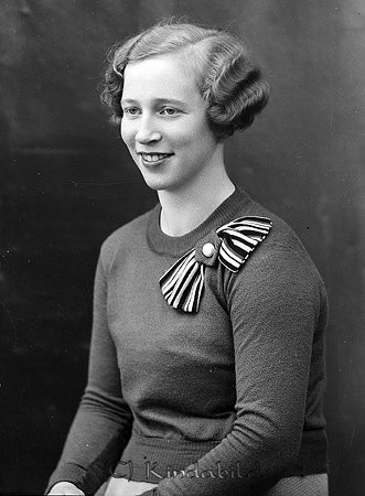 Britta Svensson Columbia
raja
Kvinna klädd i en stickad jumper
Nyckelord: Svensson Columbia