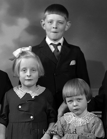 Rune Johansson Korpklev Kisa
raja
Syskonskara

raja
Sven, Britta och Stina Johansson Korpklev. 
Källa: Gerd Pettersson 

Nyckelord: Johansson Kisa