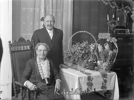 Hallbom Egna Hem
raja
Man och kvinna bredvid ett bord fyllt med blommor

Nyckelord: Hallbom Egna Hem