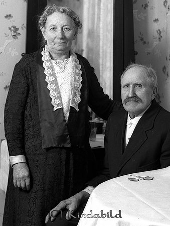 Hallbom Egna Hem
raja
Man och kvinna bredvid ett bord fyllt med blommor

Nyckelord: Hallbom Egna Hem