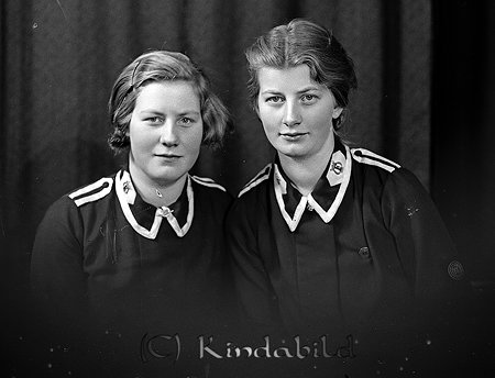 Ingeborg och Märta Phil Kisa
raja
Två kvinnor klädda i frälsningsarméns uniform

Nyckelord: Phil Kisa