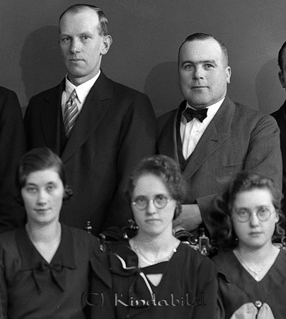 Missionsföreningen Horn
raja
En samling kvinnor och män klädda i klänningar och kostymer

Nyckelord: Missionsföreningen Horn