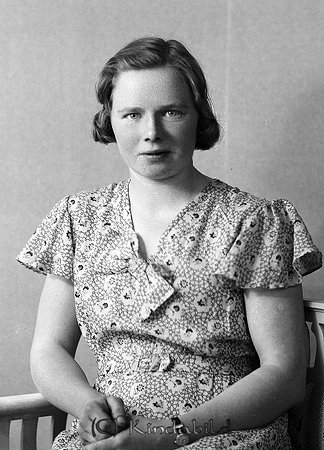 Ellen Gustavsson Härna Hycklinge
raja
Kvinna klädd i klänning med kort ärm 

Nyckelord: Gustavsson Hycklinge