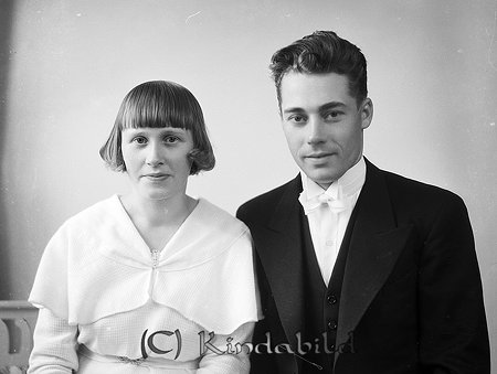 Manne Gustafsson Hycklinge
Brllopsfoto frestllande Alice Viktoria Andersson, fdd 1913 i kerdal, Tidersrum, och Knut Gustaf Emanuel "Manne" Gustafsson, fdd 1907 i Vrdslunda, Hycklinge.
Nyckelord: Gustafsson Hycklinge