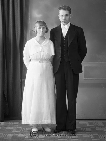 Manne Gustafsson Hycklinge
Brllopsfoto frestllande Alice Viktoria Andersson, fdd 1913 i kerdal, Tidersrum, och Knut Gustaf Emanuel "Manne" Gustafsson, fdd 1907 i Vrdslunda, Hycklinge. 
Nyckelord: Gustafsson Hycklinge