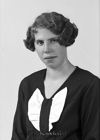 Ester Ramstedt Korpklev
raja
Kvinna klädd i mörk klänning

raja
Ester Margareta Ramstedt född 1914 i Kisa. Hon bodde i Hagstugan Korpklev.
Källa:Kyrkoarkiv Kisa 
Källa: Gerd Pettersson 

Nyckelord: Ramstedt Korpklev