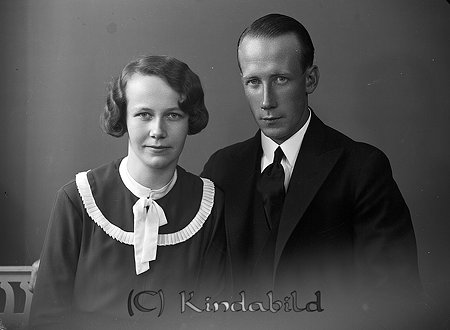 John Andersson Hycklinge
raja
Man och kvinna han klädd i kostym hon i klänning

Nyckelord: Andersson Hycklinge