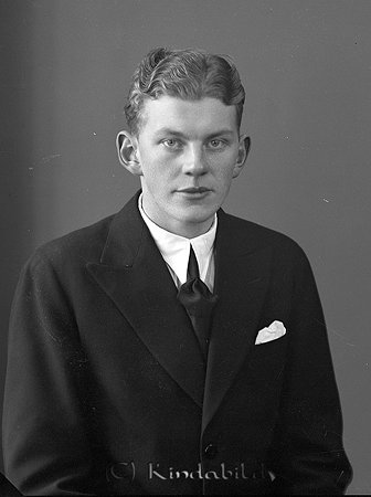 Torsten Turesson Kisa
raja
Bilmontör Torsten Thuresson född 1916 i Vimmerby.
Han gifte sig 1940 med Elvira född Kron 1915 i Oppeby.
Dotter Yvonne.
Källa: Folkräkning 1950 
Källa: Gerd Pettersson

Nyckelord: Turesson Kisa