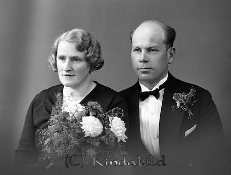 Folke Svensson Björkeberg Rimforsa
raja 
Brudpar           

raja
Målerarbetare Folke Svensson född 1905 i Tjärstad och Ingeborg Elvira född Svensson 1903 i Linköping
Källa: Kyrkoarkiv Tjärstad 
Källa: Gerd Pettersson


Nyckelord: Svensson Rimforsa