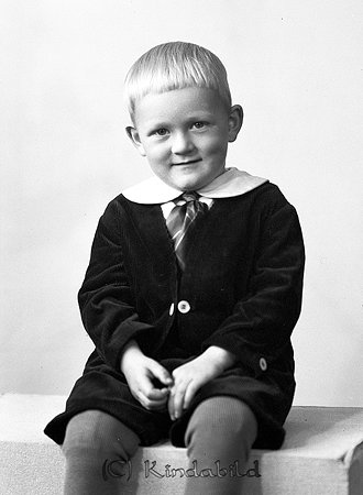 Bertil Nilsson Brevassa Kättilstad
raja
Pojke klädd i kortbyxor och jacka

Nyckelord: Nilsson Kättilstad