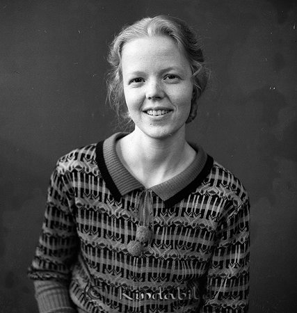 Ruth Waern Kisa
raja
Kvinna klädd i mönstrad tröja

Nyckelord: Waern Kisa