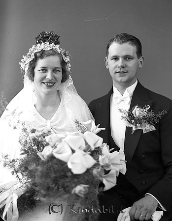 Forsberg Oscaria Mjölby
raja 
Brudpar            

raja
Brudparet Gustaf Bertil Forsberg handelsförest Oscaria skoaffär Mjölby och hemmadottern Ingrid Emilia Holmsten Kisa.
Källa: SVAR vigselbok 1935 Kisa 
Källa: Gerd Pettersson 

Nyckelord: Forsberg Mjölby