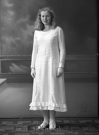 Elsa-Maja Salomonsson Kisa
raja
Konfirmationsfoto

raja
Else-Maj Salomonsson. Hon arbetade på leksaksavdelningen i Kisa Bokhandel under 1960-1980talen. 
Källa: Gerd Pettersson 

Nyckelord: Salomonsson Kisa