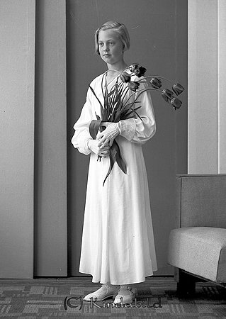 Rosa Nilsson Kisa
raja
Konfirmationsfoto

raja
Rosa Nilsson född 1922, dotter till Edvard och Edit Nilsson.
 Syskon; Maj, Siri och "Al-Joe" skådespelare den senare.
 Rosa gifte sig 1947 med Karl Martin Hermansson från Ukreda Österbymo. Barn; Bo Martin "Bobo" och Barbro Helena,
 Rosa Hermansson dog 1984 i Österbymo.
 Källa: Studiegruppen hembygdsgården och Sv dödbok. 
Nyckelord: Nilsson Kisa