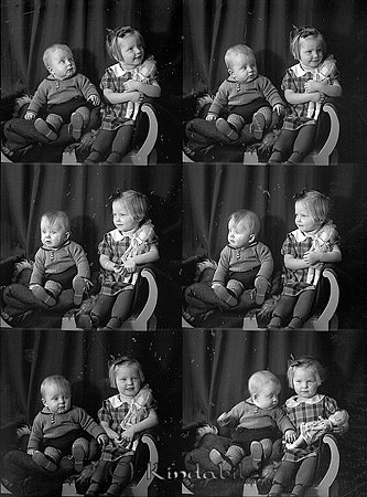 Nils Ingvar Johansson och Maritt Hansson
raja
Två barn som sitter i en stol med en docka i famnen

Nyckelord: Hansson Kisa