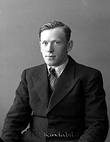 Filnamn=Falk - 4584.jpg
Filstorlek=28KiB
Dimensioner=352x450
Uppladdade datum=Jan 08, 2014 Falk - 4584.jpg