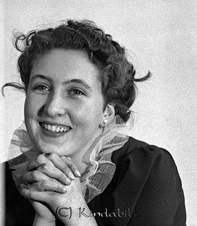 Ingrid Gothnier Kisa
raja
Kvinna klädd i mörk klänning med ljus krage 

raja
Ingrid Gothnier född 1918 i Tjärstad, dotter till Axel Konrad Gothnier och Helga Maria Forslund.
Ingrid gift Svensson och bosatte sig i Linköping. 
Källa: Gerd Pettersson


Nyckelord: Gothnier Kisa