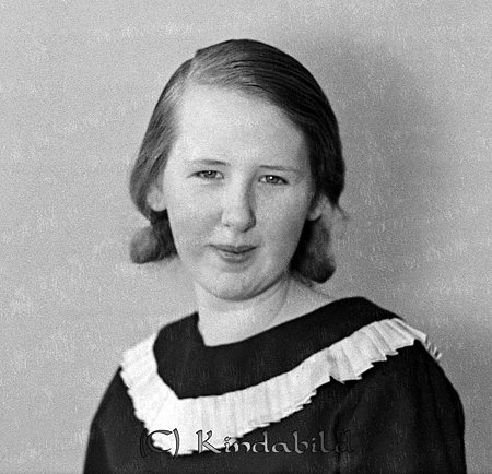 Anna-Lisa Nordström Västra Eneby
raja
Kvinna klädd i klänning  

Nyckelord: Nordström Västra Eneby