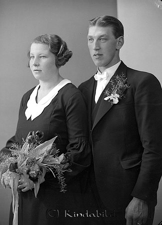 Herman Björk Skeppeberg Kisa
raja 
Brudpar                       

raja
Herman Björk och Britta Kristoffersson. Hon hade serveringen Mjölkbaren i det nybyggda kommunhuset, sedan City-Livs hade flyttade till Eklunds f d Kappfabrik.
 Barn: Bertil, Birger, Berit och Bengt.
 Källa: Studiegruppen hembygdsgården 
Nyckelord: Björk Kisa