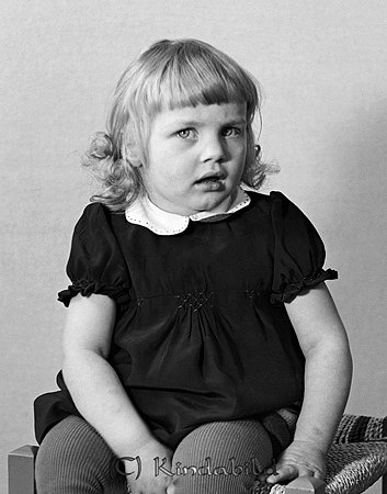 Nysten Kvarntorp
raja
Flicka klädd i mörk klänning

raja
Gun Nysten, dotter till Gunnar och Frida Nysten 
Källa: Gerd Pettersson
Nyckelord: Nysten Kvarntorp